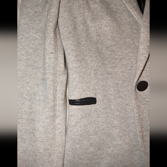 Sleek ZARA BASIC Blazer Perfect Fit Faux Leather Detail XS Holidays - Picture 9 of 10